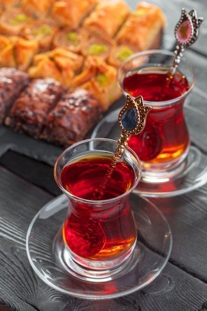 Turkish Tea Cups, Persian Tea, Turkish Tea, Tea Art, Turkish Recipes, Baklava, Frappe, Tea Recipes, Finger Food