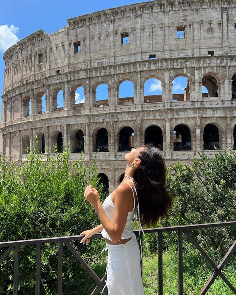 Femaletravelmagazine | 📸@kayla.kay #femaletravelmagazine 📍Colosseum, Rome, Italy🇮🇹 . . . . . #colosseum #colosseumrome #Rome #rometravel #romeitaly🇮🇹… | Instagram Coliseum Photo Ideas, Colosseum Photoshoot, Colosseum Photo Ideas, Colleseum Rome Picture Ideas, Colosseum Instagram Pictures, Colesium Rome Aesthetic, Colosseum Couple Photo, Colosseum Rome Aesthetic, Rome Photo