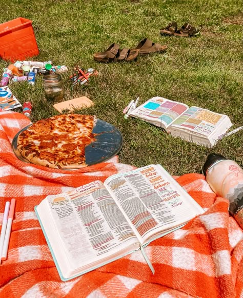 Bible Picnic Date, Bible Study Picnic Date, Bible Study Picnic, Bible Study Picnic Aesthetic, Christian Friends Aesthetic, Bible Study Aesthetic With Friends, Bible Study Outside Aesthetic, Bible Reading Aesthetic Photography, Girl Reading Bible Aesthetic