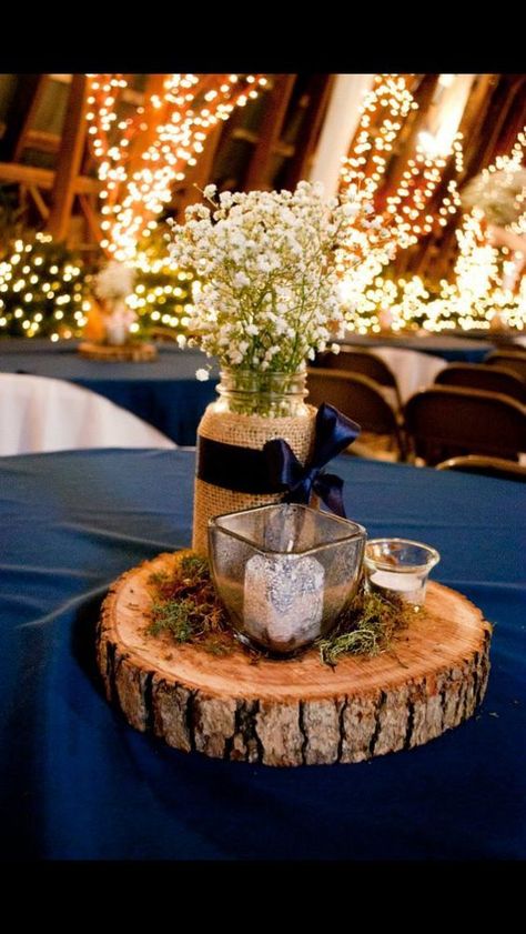 Blue Wedding Centerpieces, Wedding Centerpieces Mason Jars, Blue Centerpieces, Deco Champetre, Tafel Decor, Blue Mason Jars, Mason Jar Wedding, Rustic Wedding Centerpieces, Navy Blue Wedding