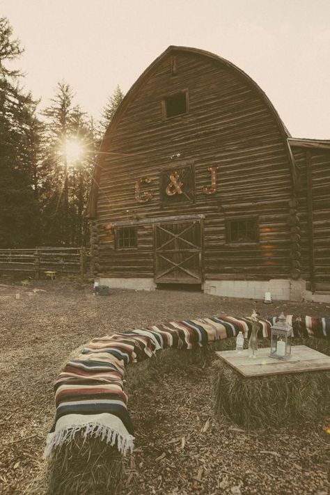 Wedding Bells: Gillian and Joey | Free People Blog #freepeople Bridal Bonfire Outfit, Hay Bell Seating Wedding, Hay Bell Wedding Seats Chairs, Country Small Wedding, Western Wedding Outside, Casual Farm Wedding, Pasture Wedding Ceremony, Western Wedding Seating, Bonfire Seating