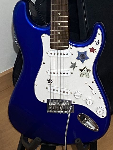 Blue Bass Guitar Aesthetic, Blue Guitar Aesthetic, Dark Blue Electric Guitar, Rainbow Dash Aesthetic, Blue Bass Guitar, Blue Stratocaster, Fender Mustang Guitar, Blue Electric Guitar, Blue Guitar