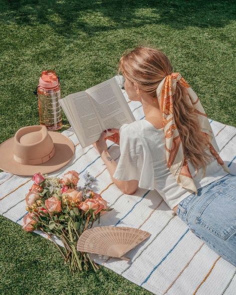 Piknik Ideas Style, Look Picnic No Parque, Picnic Photo Shoot, Picnic Pictures, Picnic Photography, Picnic Vibes, Debut Photoshoot, Picnic Theme, Spring Picnic