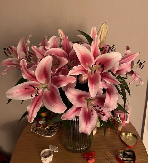 Lily Asthetic Picture, Lilies In A Vase, Getting Flowers Aesthetic, Pink Lillie’s, Lily Flowers Aesthetic, Flowers Vase Aesthetic, Lily Flower Aesthetic, Lillies Aesthetic, Lilies In Vase