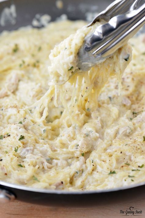 This Chicken Alfredo Spaghetti Squash recipe is pure comfort food! Chicken Alfredo Spaghetti Squash, Chicken Alfredo Spaghetti, Recipe For Spaghetti Squash, Alfredo Spaghetti Squash, Alfredo Spaghetti, Recipe For Spaghetti, Spaghetti Squash Recipe, Resep Pasta, Alfredo Sauce Recipe