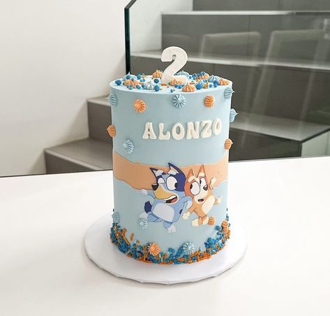 Buttercream Bluey Cake, Bluey Cake Ideas Birthday Boy, Bluey Smash Cake, Bluey And Bingo Cake, Bluey Themed Cake, Bluey Cake Ideas, 2nd Birthday Cake Boy, Bluey Birthday Cake, Bingo Cake