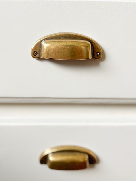 The Best Affordable Antique Brass Cabinet Hardware - Full Hearted Home Vintage Brass Cabinet Pulls, Kitchen Hardware Combinations, Brass Knobs And Pulls Kitchen, Burnished Antique Hardware Kitchen, Traditional Hardware For Cabinets, Restoration Hardware Cabinet Pulls, Antiqued Brass Hardware Kitchen, Kitchen Hardware Brass, Amazon Cabinet Hardware