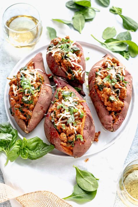 These Easy Stuffed Sweet Potatoes are ready in only 25 minutes! The filling is made with Chicken (or turkey), spinach and marinara with cheese blended into it for the ultimate healthy comfort food! Enchilada Stuffed Sweet Potatoes, Stuffed Sweet Potato Recipes, Stuffed Sweet Potato, Chunky Chef, Stuffed Potatoes, Mexican Flavors, Stuffed Sweet Potatoes, Enchilada Recipe, Sweet Potato Chili