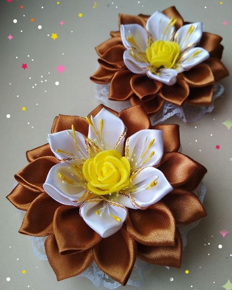 Satin Flowers Diy, Ribbon Flowers Bouquet, Eternal Flowers, Fabric Flower Bouquet, Diy Lace Ribbon Flowers, Ribbon Flower Tutorial, Diy Ribbon Flowers, Eternal Roses, Diy Crafts Love