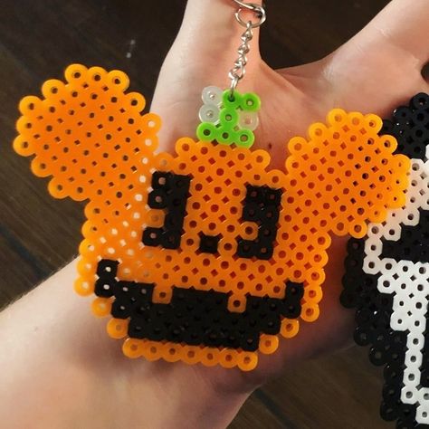 Perler Bead Keychain, Melty Bead Designs, Melt Beads Patterns, Mouse Pumpkin, Mickey Mouse Pumpkin, Easy Perler Bead Patterns, Bead Keychain, Halloween Color, Pearl Beads Pattern