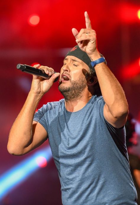 Luke Bryan Wallpaper Aesthetic, Luke Bryan Concert Captions, Luke Brian, Kenny Chesney Quotes, Luke Bryan Selfie, Luke Bryan Songs, Luke Bryan Concert, Luke Bryan Recent Picture, Blake Sheldon