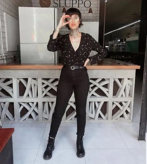 32 Wearable Gothic Work Outfit Ideas To Check Edgy Work Outfits, Black Is My Happy Color, Rocker Glam, Grunge Outfit, Corporate Fashion, Fashion Grunge, Looks Black, Outfit Trends, Outfit Look