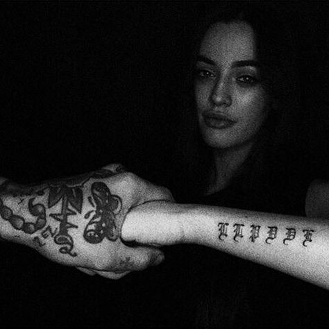 Louis Tomlinson Sisters, Fizzy Tomlinson, Johannah Deakin, Felicite Tomlinson, Initials Tattoo, Lottie Tomlinson, Leo Constellation, Earls Court, The Younger Sister