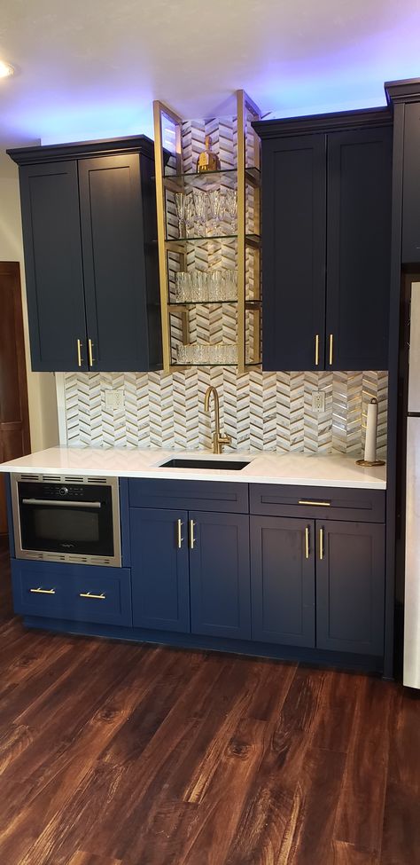 Blue Cabinet Bar, Blue Cabinets Black Appliances, Blue And Gold Cabinets Kitchen, Blue Bar Cabinet Ideas, Blue And Gold Kitchen Decor Ideas, Blue And Gold Cabinets, Navy Bar Cabinets, Blue Kitchenette, Navy Blue And Gold Kitchen Ideas