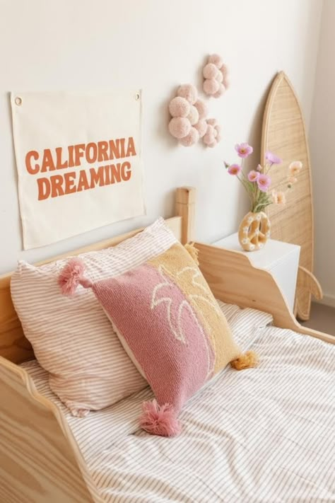 Obsessed with beachy decor? First of all - same, and second of all - you’re in the right place! I’m sharing 20 gorgeous pieces of inspiration to help you turn your dorm into a stunning tropical paradise. I’m touching on everything from bedding, wall decor, greenery, and sharing my top decor finds and tips to help you recreate these ideas. Student life can be stressful, but a beachy dorm is sure to help you stay relaxed and ready to tackle whatever college throws your way. Tap to keep reading! Surfer Girl Room Aesthetic, Beachy Dorm Room, Beachy Dorm, Girl Room Aesthetic, Surfer Girl Room, Surf Bedroom, Wall Flags, Surf Room Decor, Beachy Room Decor