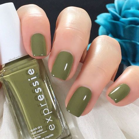 Green Tea Nails, Chipped Nail Polish, Chrome Nail Art, Chrome Nail, Nail Polish Brands, Nail Growth, Manicure At Home, Stick On Nails, Minimalist Nails