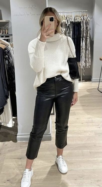 Black Leather Pants Outfit, Leather Trousers Outfit, Leather Pants Style, 40s Outfits, Corset Fashion Outfits, Trainers Outfit, Winter Pants Outfit, Sneaker Outfits, Leather Pants Outfit