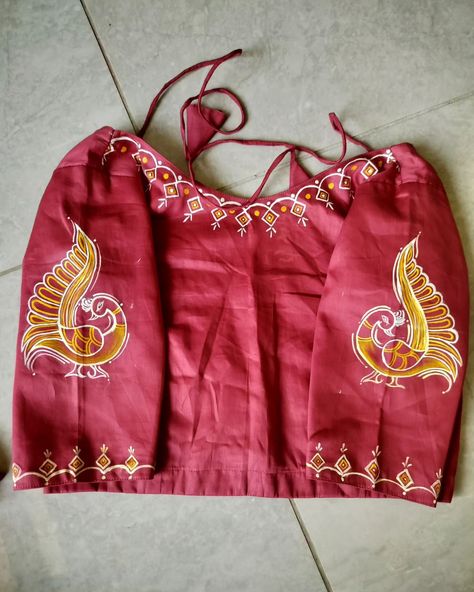 Navratri Painting Ideas On Fabric, Hand Painted Navratri Chaniya Choli, Tanjavur Painting On Blouse, Durga Painting On Blouse, Krishna Fabric Painting On Blouse, Navratri Chaniya Choli, Chaniya Choli, Mother Daughter, Saree Blouse