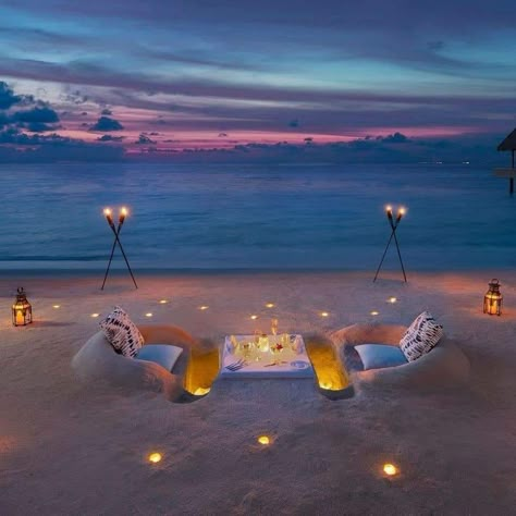 So inviting! Romantic Beach Picnic, Kashmir Tour, Dream Dates, Beach At Night, Beach Date, Beach Wedding Inspiration, New Year's Eve Celebrations, Waldorf Astoria, Romantic Beach