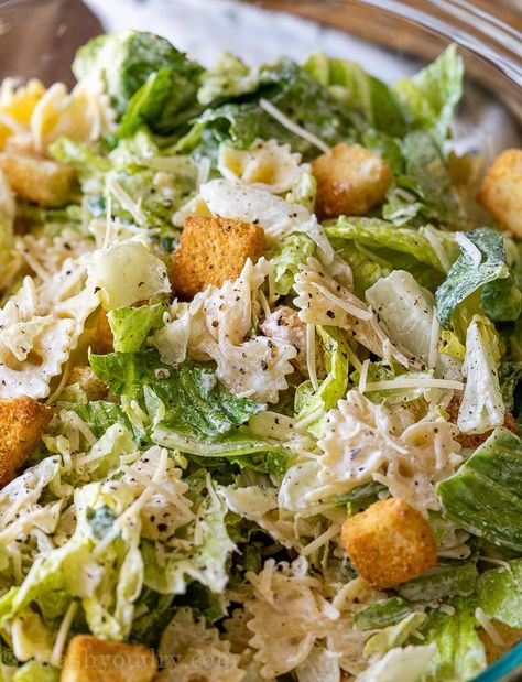 This quick and easy Caesar Pasta Salad Recipe is filled with tender pasta and crisp Romaine lettuce with a zippy Caesar dressing. Cesar Pasta Salad, Tortellini Pasta Salad Recipes, Homemade Caesar Salad Dressing, Greek Pasta Salad Recipe, Caesar Pasta Salad, Classic Macaroni Salad, Caesar Pasta, Green Pasta, Pasta Salad With Tortellini