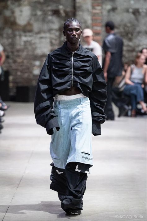 #fashion Avant Garde Street Style, Deconstruction Fashion, Fashion Collection Inspiration, Conceptual Fashion, Fashion D, Streetwear Mode, Archive Fashion, Mens Outfit Inspiration, Futuristic Fashion