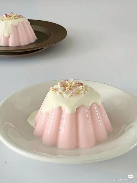 Jelly Desserts, Pretty Dessert, Yummy Comfort Food, Sweet Snacks Recipes, Cute Desserts, Food Obsession, Cafe Food, Pretty Food, Sweet Snacks