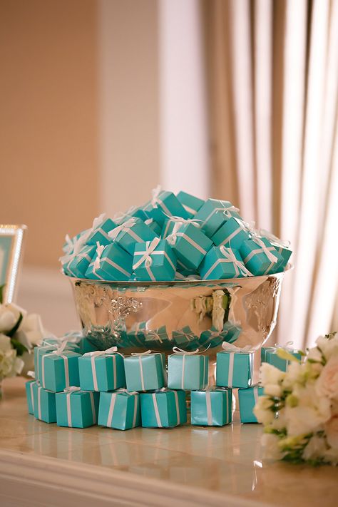 Tiffany blue inspired wedding favors: http://www.stylemepretty.com/2015/11/17/tiffany-blue-wedding-details-for-a-glamorous-day/ Tiffany Blue Wedding Decorations, Blue Wedding Details, Tiffany Blue Wedding Theme, Wedding Favors Ideas, Classic Blue Wedding, Tiffany Blue Weddings, Blue Wedding Favors, Tiffany Theme, Blue Wedding Decorations