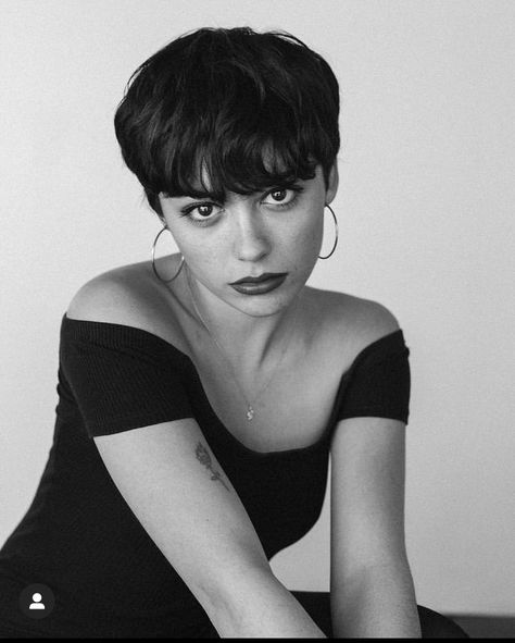 French Pixie Haircut Round Face, Pixie Styling, Vintage Short Hair, Shorts Hairstyles, Bollywood Aesthetic, Carla Diaz, Styles For Short Hair, Chic Short Hair, Really Short Hair