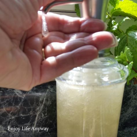 DIY Peppermint & Lemon Antibacterial Hand Soap, very easy to make, only 4 ingredients, not watery or slimy. Very inexpensive to make. Foamy Hand Soap Diy, Diy Single Use Hand Soap, Natural Foaming Hand Soap Recipe, Diy Foaming Castile Hand Soap, Diy Foaming Hand Soap, Cleaning Solutions, 4 Ingredients, Enjoy Life, Household Hacks