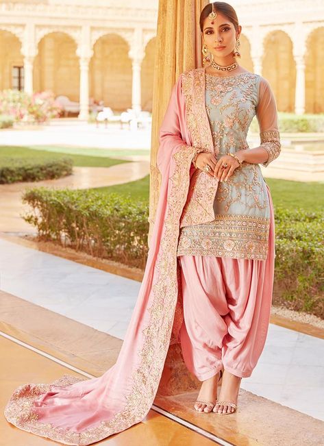 Mint Green and Pink Embroidered Punjabi Suit Indian Suits Punjabi, Punjabi Suits Party Wear, Orang India, Photo Clothes, Indian Suits For Women, Embroidery Suits Punjabi, Suits Punjabi, Suit Man, Manish Arora