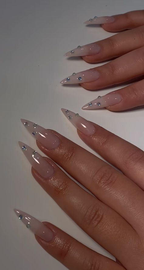 Graduation Nails Acrylic Stilleto, Cute Pointy Acrylic Nails, Classy Pointy Nails, Simple Stilleto Acrylic Nails, Long Acrylic Nails Almond Stilettos, Almond Pointy Acrylic Nails, Rhinestone Almond Acrylic Nails, Long Almond Gel X Nails, Nail Designs Stiletto Almond