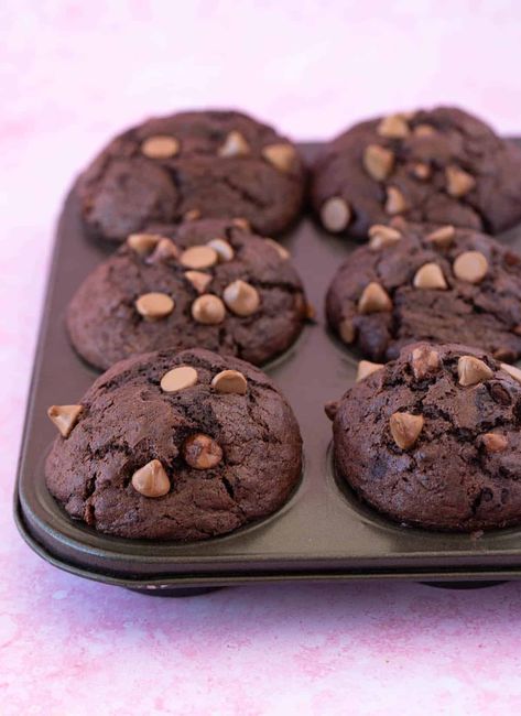 Soft and tender Small Batch Chocolate Muffins made from scratch. This easy recipe makes just six large Chocolate Muffins. And they’re ready to eat in 35 minutes. No electric mixer needed. Recipe from sweetestmenu.com #muffins #baking #dessert #chocolate Easter Desserts Small Batch, Chocolate Chip Muffins Small Batch, Small Batch Of Muffins, 6 Muffin Recipe, Small Batch Chocolate Muffins, Small Batch Muffin Recipe, Small Batch Chocolate Chip Muffins, Single Serve Muffin, Small Batch Muffins