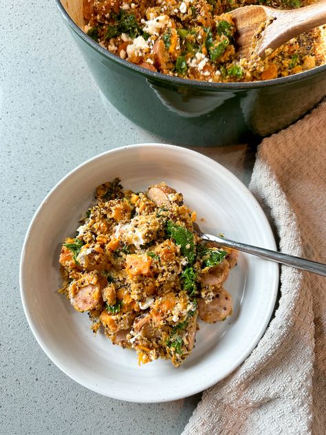 ONE-POT QUINOA WITH SWEET POTATO, KALE, AND CHICKEN SAUSAGE One Pot Chicken And Quinoa, December Food, Quinoa Sweet Potato, Simple Family Meals, Sweet Potato Kale, Work Lunches, Easy One Pot Meals, One Pot Chicken, Low Carb Vegetarian