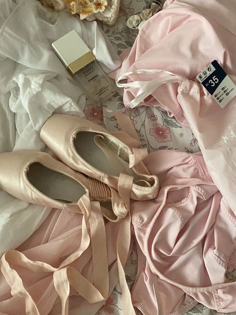 Dancer Lifestyle, Ballet Beauty, Ballet Inspiration, Ballet Core, Princess Core, Dancing Aesthetic, Ballet Pink, Pointe Shoes, Pink Girly Things