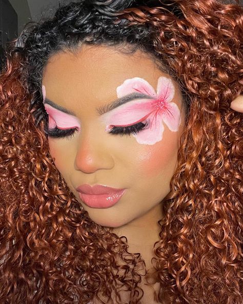 Flower Art Makeup, Hibiscus Flower Eye Makeup, Sakura Flower Makeup, Hawaiian Theme Makeup, Spring Eyeliner Looks, Pink Flower Eye Makeup, Spring Editorial Makeup, Makeup Ideas Creative Inspiration, Lotus Flower Makeup