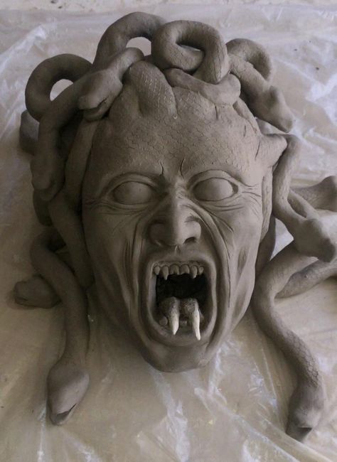 Medusa Clay Sculpture, Clay Masks Ceramics, Clay Medusa, Mask Ceramics, Ceramic Masks Ideas, Clay Mask Ideas, Ceramics Mask, Clay Face Sculpture, Medusa Mask