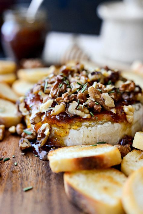 Honey Baked Brie with Fig Jam and Walnuts - Simply Scratch Honey Baked Brie, Baked Brie With Fig Jam, Brie With Fig Jam, Baked Brie Honey, Winter Appetizers, Baked Brie Recipes, Brie Appetizer, Honey Baked, Brie Recipes