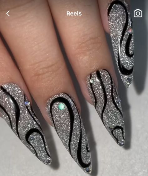 New Years Nail Designs Black And Silver, Nails Acrylic New Years Sparkle, Black New Years Nails Acrylic, New Years Nails Black And Silver, Luxury Nails Glamour, Silver Nails Designs, New Years Nails Black, Black And Silver Glitter Nails, Black White And Silver Nails