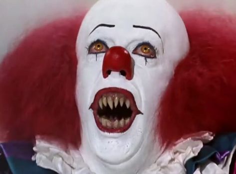 The original Tim Curry Pennywise, Pennywise 1990, Pennywise The Clown, Tim Curry, It The Clown Movie, Writing Project, Funny Anime Pics, Anime Funny, Movies And Tv Shows