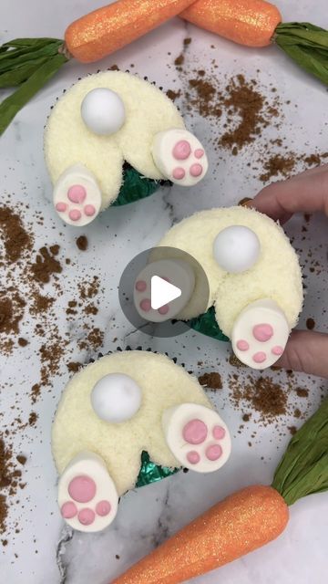 White Chocolate Balls, Bunny Desserts, Bunny Butts, Easter Bunny Cupcakes, Lollipop Cake, Easter Dishes, Bunny Cupcakes, Chocolate Balls, Desiccated Coconut