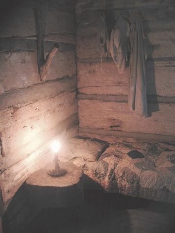 Prairie Pioneer Homestead Pioneer Homestead, Nice Room, Primitive Bedroom, Primitive Living, Pioneer Life, Cabin Aesthetic, Something Wild, Cowboy Aesthetic, Oregon Trail