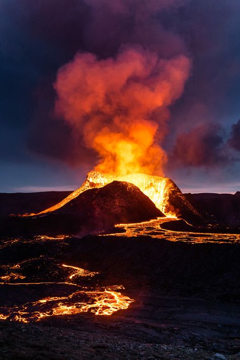 Volcanic Mountain Painting, Volcanic Eruption Pictures, Volcanic Eruption Wallpaper, Volcanic Eruption Painting, Volcanic Eruption Aesthetic, During Volcanic Eruption, Volcanic Desert, Lava Aesthetic, Volcano Aesthetic