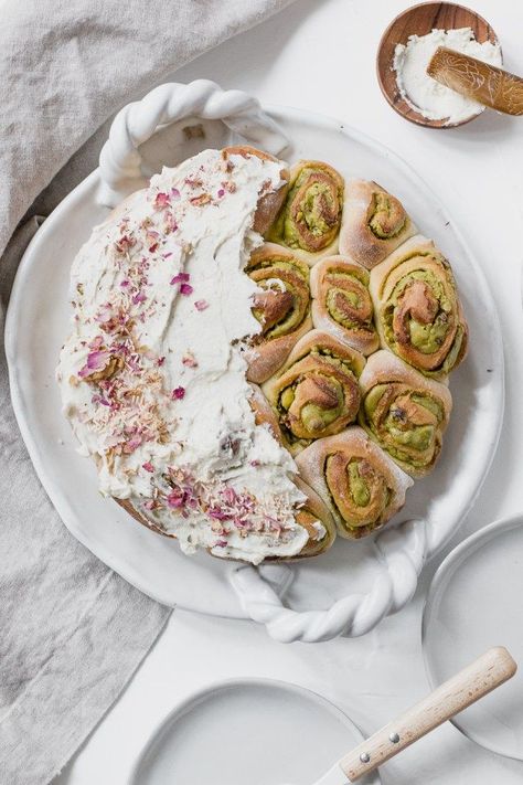 Pistachio Rose Cardamom Rolls in 45 Minutes Pistachio Rose and Cardamom Rolls #pistachio #cardamom #valentinesday #mothersday Cardamom Rolls, Breakfast Roll, Pistachio Rose, Pistachio Paste, Cardamom Buns, Piece Of Cake, Brunch Recipes, Just Desserts, Rose Petals