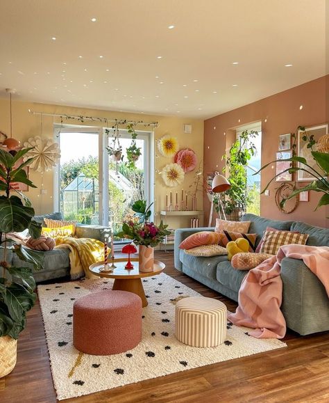 Eclectic Pink Living Room, Dopamine Living Room Decor, Boho Dopamine Decor, Feminine Maximalist Decor, Small Apartment Decorating Colorful, Dopamine Living Room, Dopamine Decor Living Room, Cozy Colorful Living Room, Peach Living Room