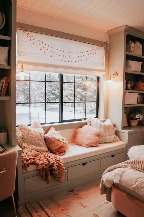 Hopefully you saw the girls bedroom reveals, today I am sharing how we added a seat cushion to their built-in window seat and roman shades to the windows. The window treatments were kind-of a necessity! And now the window seat is an extra cozy spot to sit and hang out. I decided to go with a white linen on both. Window Seat Bedroom, Window Seat With Bookshelves, Bedroom Window Seat, Built In Window Seat, Window Seat Design, Window Room, Bedroom Windows, Living Room Windows, Decoration Inspiration