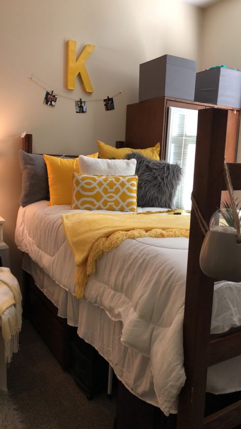 Sunflower Theme Bedroom Ideas, White And Yellow Dorm Room, Yellow Comforter Bedroom Ideas, Yellow Aesthetic Dorm Room, Black And Yellow Dorm Room Ideas, Yellow Room Ideas Bedrooms, Grey And Yellow Dorm Room Ideas, Grey And Yellow Bedroom Ideas Decoration, Dorm Room Yellow