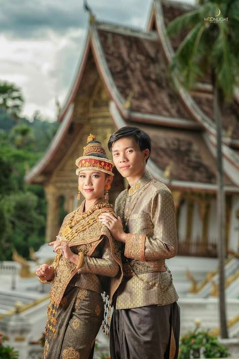 Laos Dress, Cultural Costumes, Lao Wedding, Laos Wedding, Laos Clothing, Thai Wedding, Thai Traditional Dress, Cultural Awareness, Southeast Asian