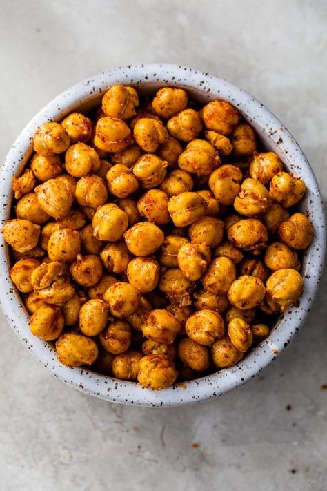 Vegan Roasted Chickpeas, Food With Chickpeas, Chickpea Crisps, Snack Chickpeas, Turkish Theme, Nuts Photography, Colorful Meals, Spicy Roasted Chickpeas, Air Fryer Chickpeas