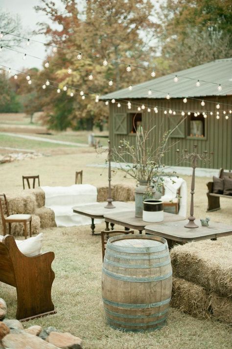 Ranch Party, Dance Decor, Party Seating, Dance Decorations, Country Party, Deco Champetre, Barn Parties, Barn Dance, Party Barn