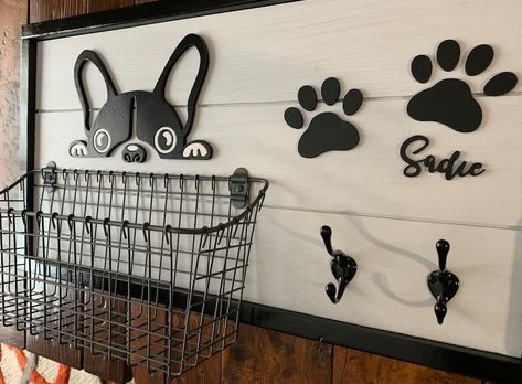 Boston Terrier Dog Leash Hook and Basket Sign Combo Dog - Etsy UK Dog Leash Hanger Ideas, Dog Hooks For Leash, Dog Leash Storage Entryway, Diy Leash Holder, Dog Leash Organization, Dog Leash Holder Wall Mount, Dog Leash Station, Dog Leash Storage, Leash Organizer